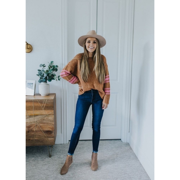 NEW Aerie crew neck striped sleeves sweater - Picture 7 of 9